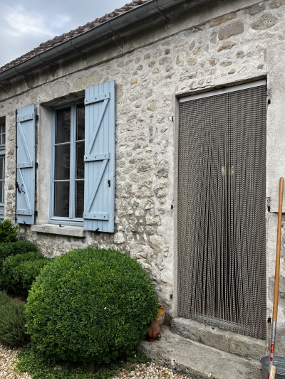Rideau Sol mastic/marron clair à lanières plastiques