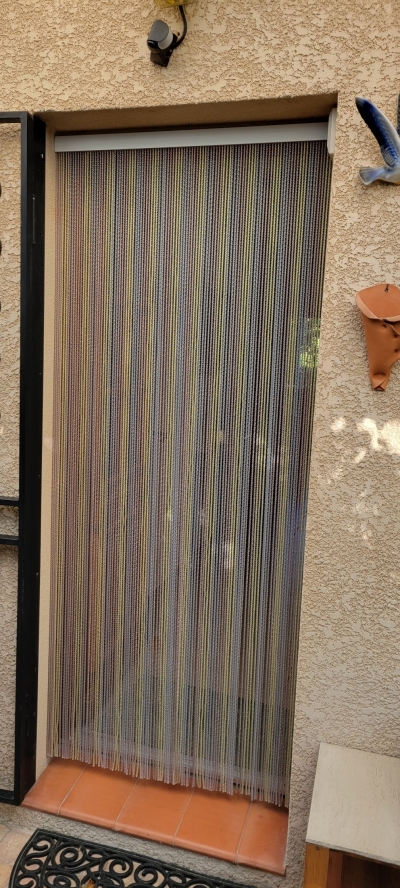Rideau Gala marron jaune et cristal à lanière pvc torsadée
