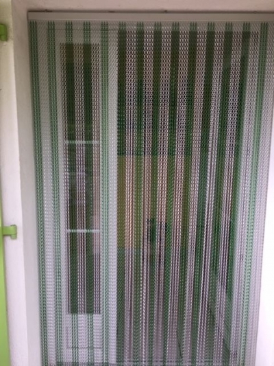 Vue extérieure rideau Soria bicolore  en chaînette